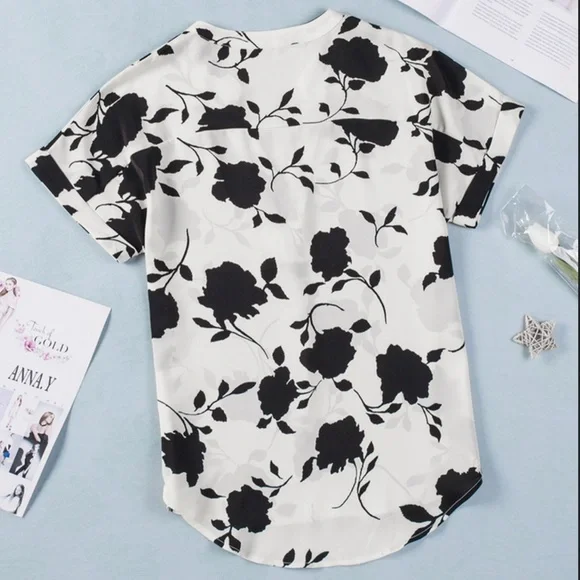 #22 1 Left! White & Black Floral V-Neck Top - Picture 3 of 11
